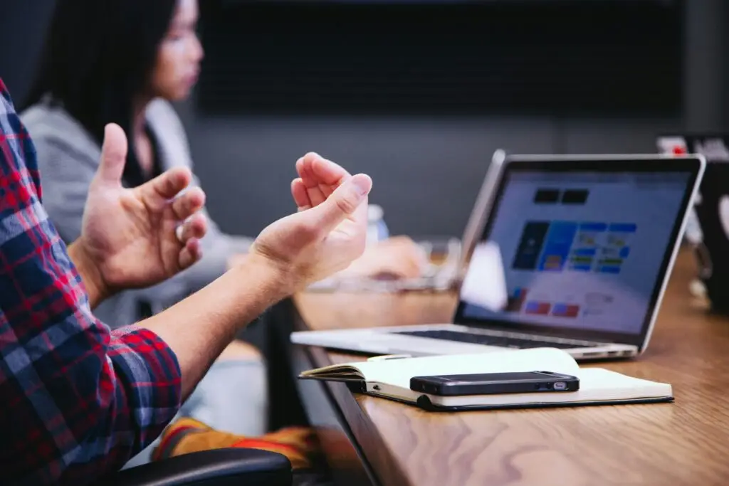 IT professionals discussing computer solutions during a meeting